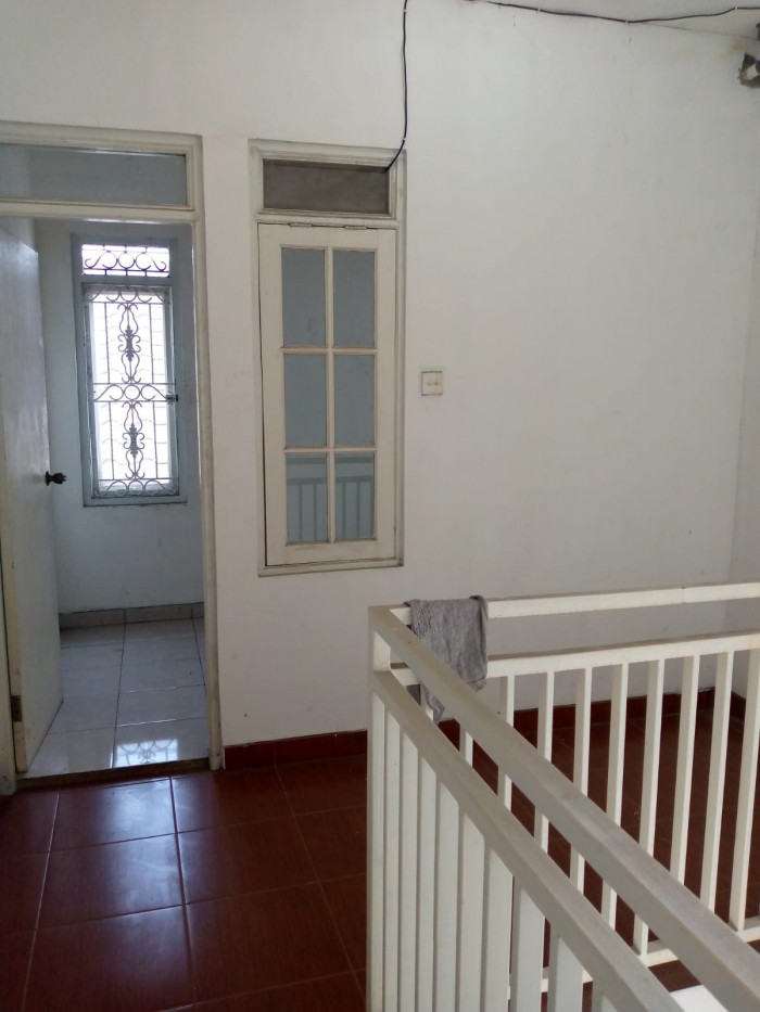 Rumah Disewakan Semi Furnished di Taman Napoli Lippo Cikarang